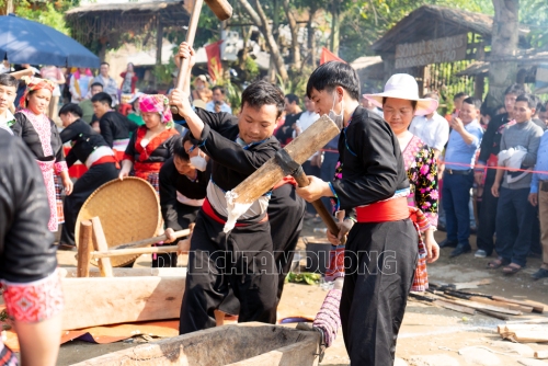 GIÃ BÁNH DÀY - NÉT ĐỘC ĐÁO CỦA DÂN TỘC MÔNG